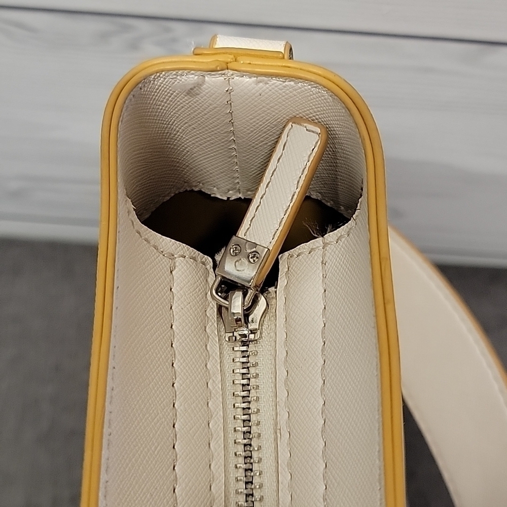 Carpisa PVC Bucket Purse - Picture 7 of 16